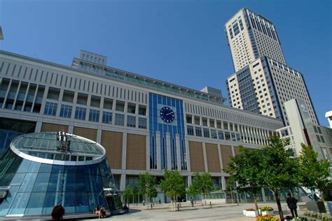 札幌駅周辺ホテル: 都市の喧騒と静寂の交差点