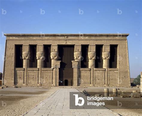 De Tempel van Hathor in Dendera; Een Oase van Kunst en Vroomheid in het Ptolemaëische Egypte